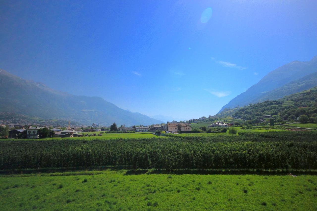 L'Adret Hotel Gressan Bagian luar foto