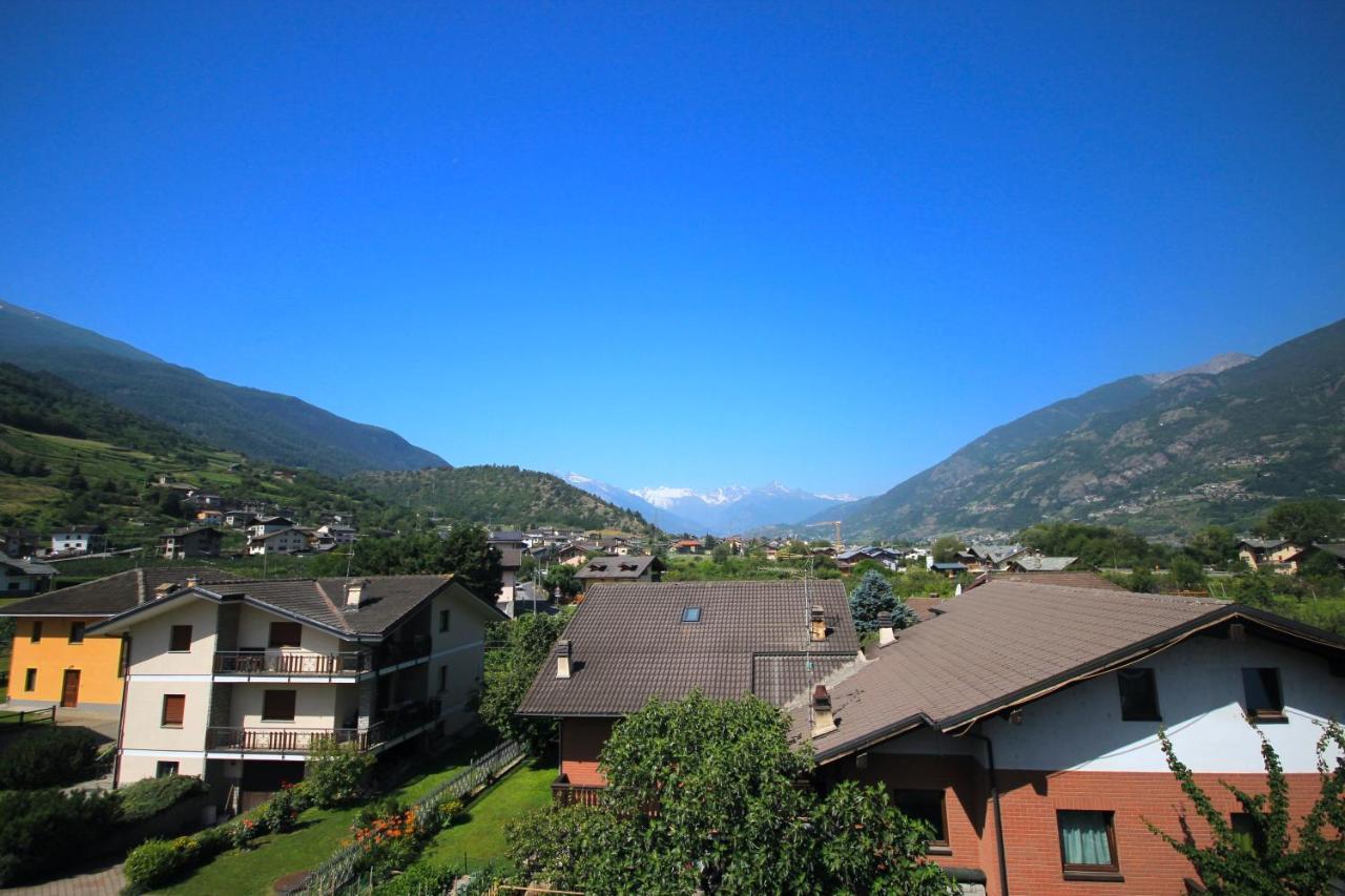 L'Adret Hotel Gressan Bagian luar foto