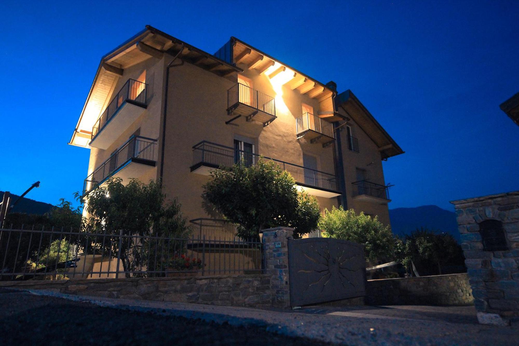 L'Adret Hotel Gressan Bagian luar foto