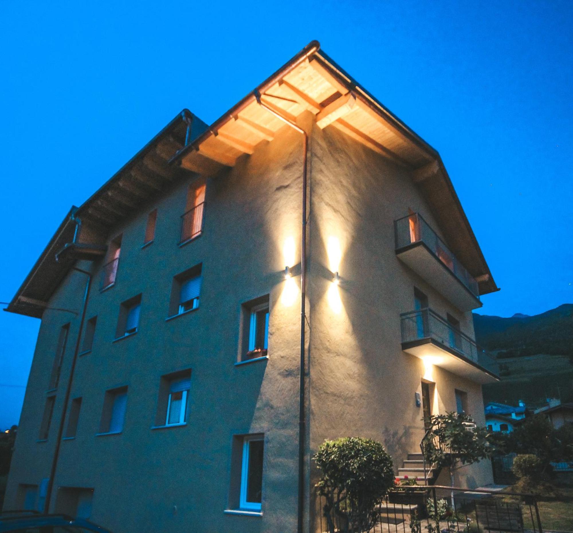 L'Adret Hotel Gressan Bagian luar foto