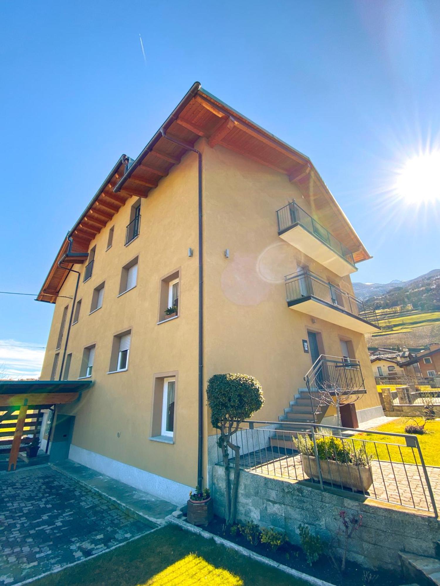 L'Adret Hotel Gressan Bagian luar foto